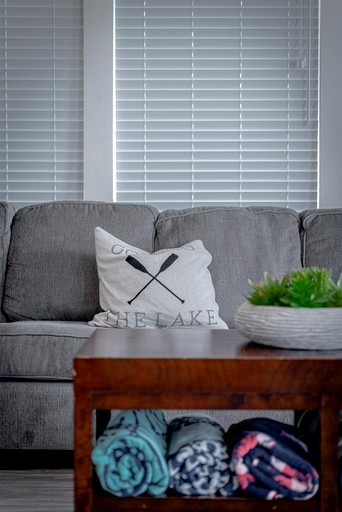 Cabins (Canada, Leamington, Ontario)