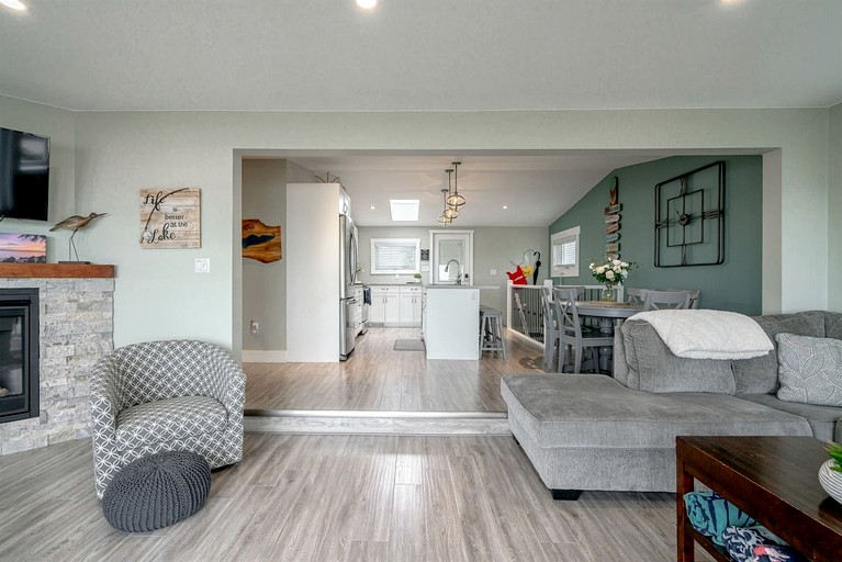 Cabins (Canada, Leamington, Ontario)