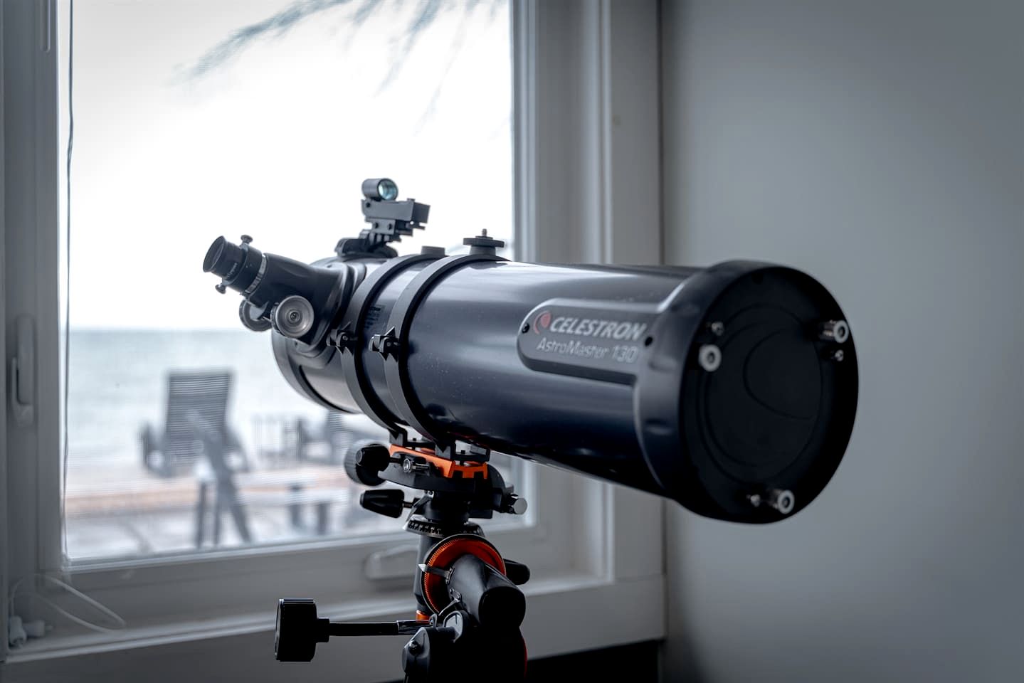 Luminous Retreat with Panoramic Beach Views in Ontario