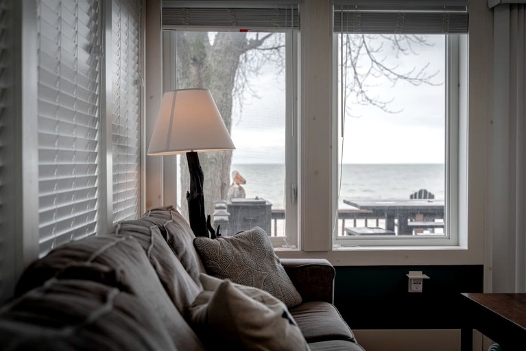 Cabins (Canada, Leamington, Ontario)