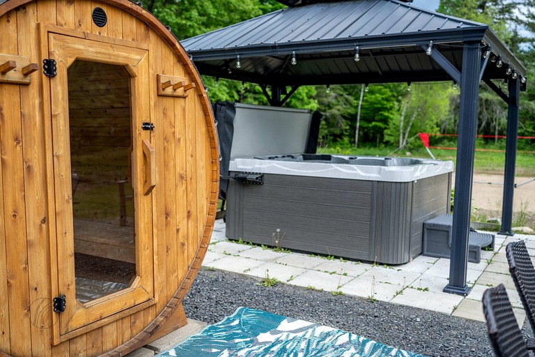 Cabins (Canada, Notre dame de la Merci, Quebec)