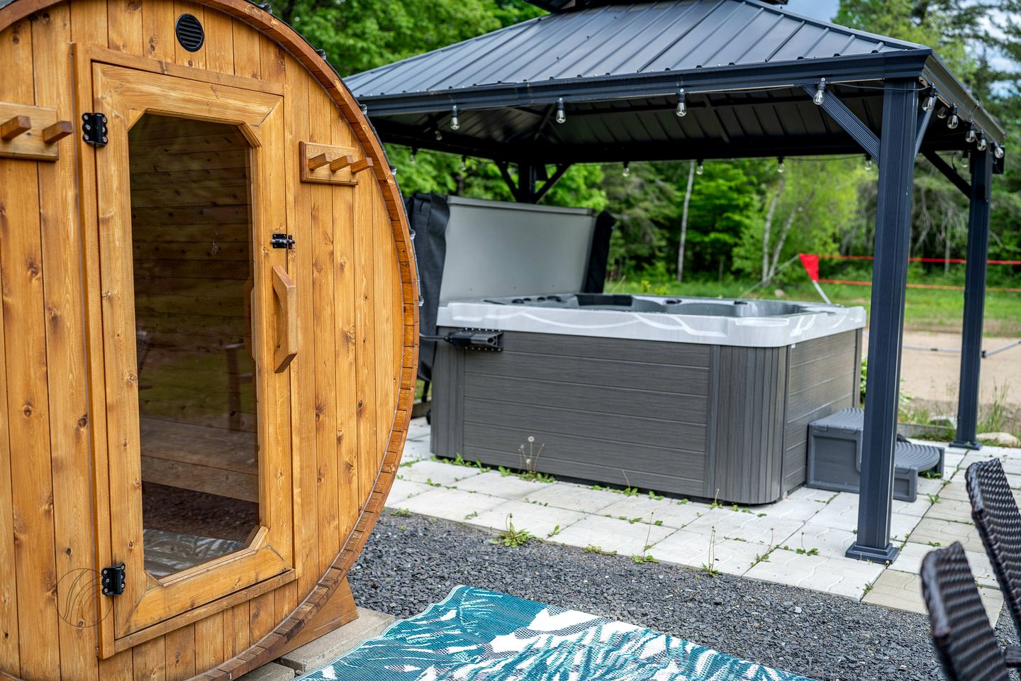 Luminous Rustic Cabin with Sauna and Hot-Tub in Notre Dame de la Merci, Quebec