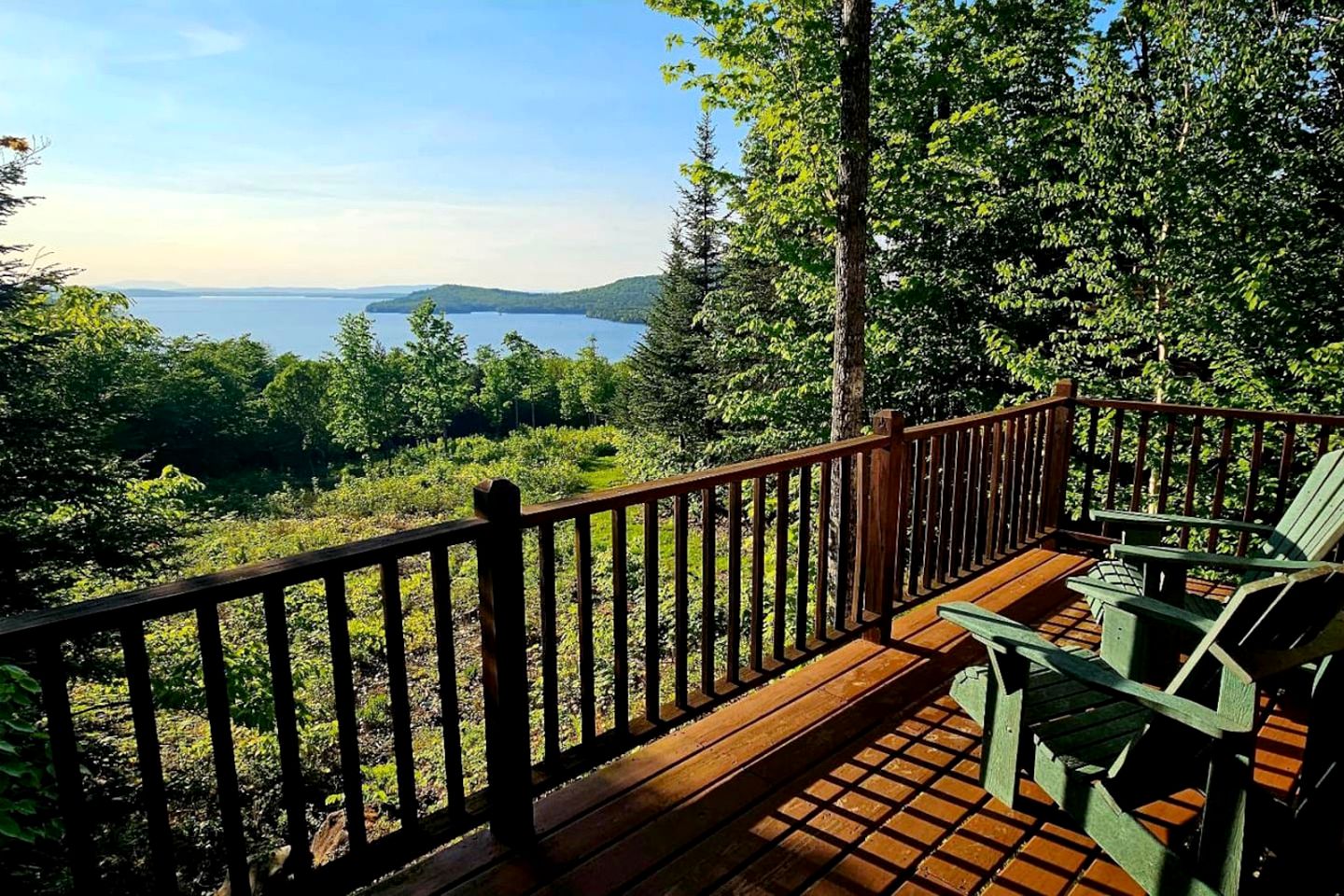 Luminous Tiny Cabin Overlooking the Lake in Maine