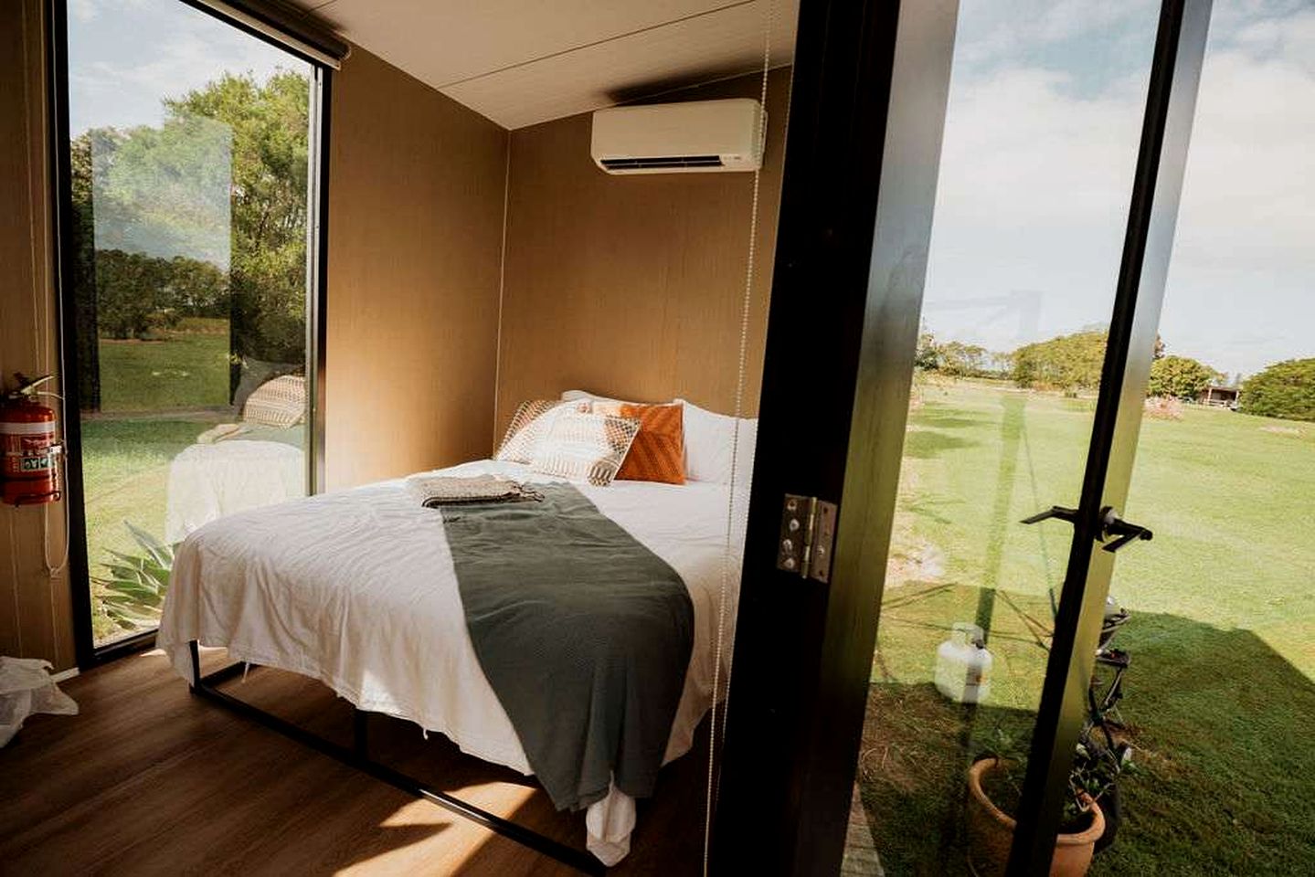 Luminous Tiny House with Beautiful Walking Trails in Queensland