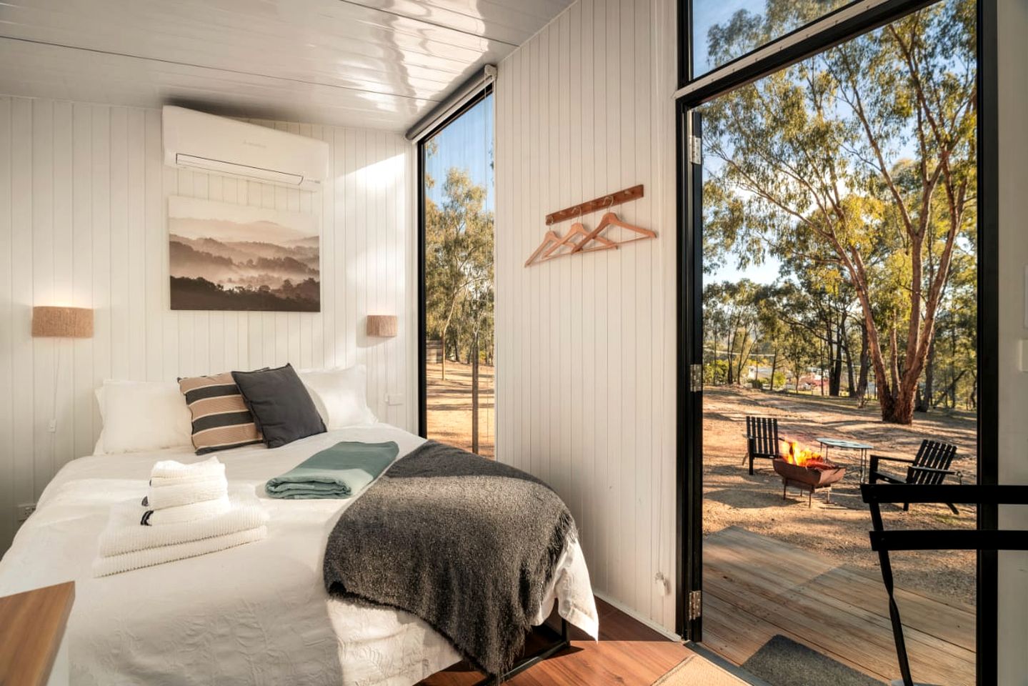 Luminous Tiny House Perfect for Water and Winter Sports in Victoria, Australia