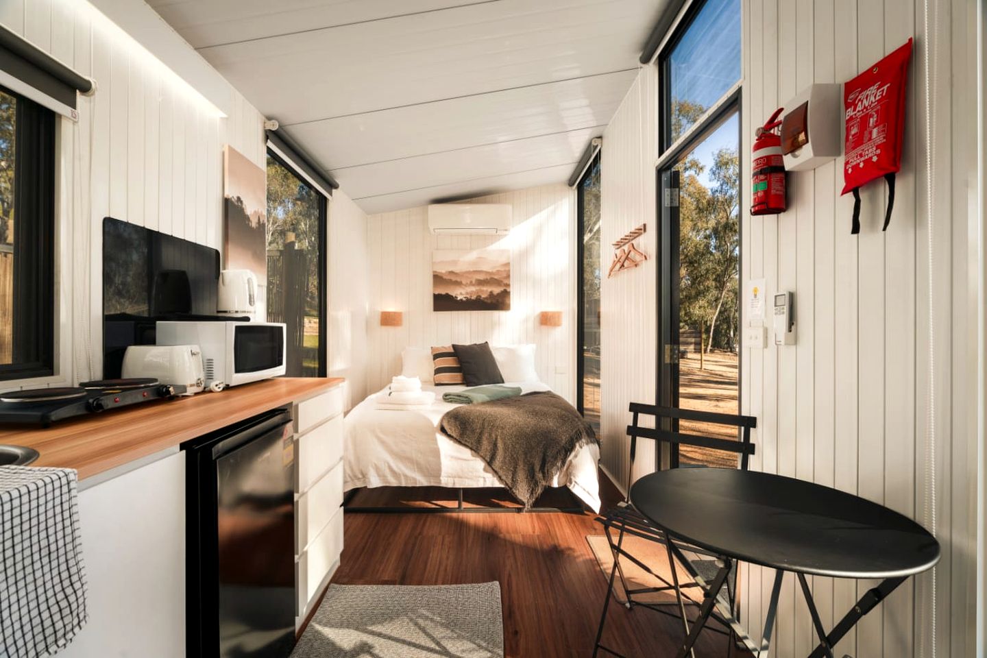 Luminous Tiny House Perfect for Water and Winter Sports in Victoria, Australia