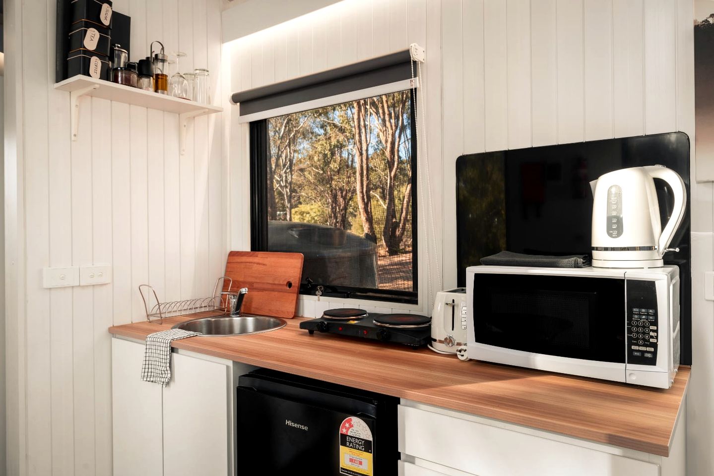 Luminous Tiny House Perfect for Water and Winter Sports in Victoria, Australia