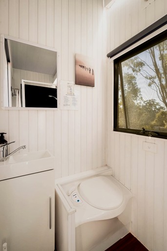 Tiny Houses (Australia, Howes Creek, Victoria)