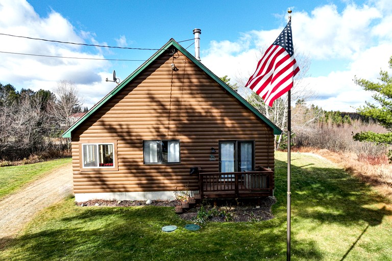 Cabins (United States of America, Lily Bay Township, Maine)