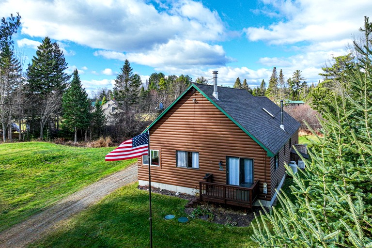 Cabins (United States of America, Lily Bay Township, Maine)
