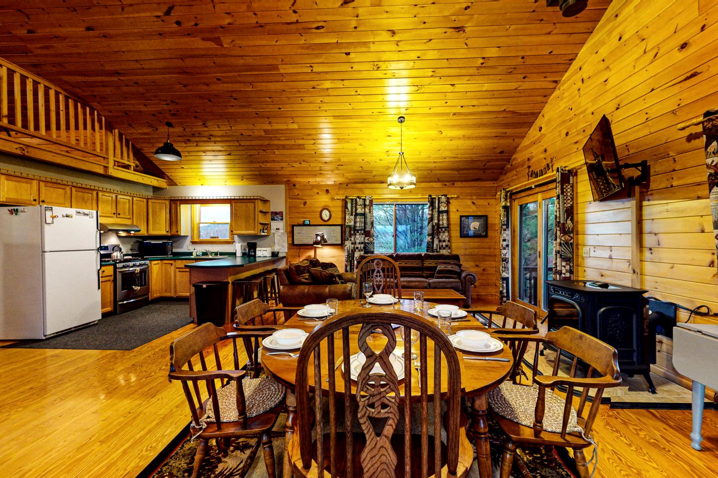 Luminous Wooden Cabin Perfect for Water Activities in Maine