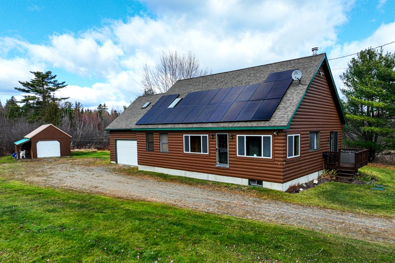 Cabins (United States of America, Lily Bay Township, Maine)