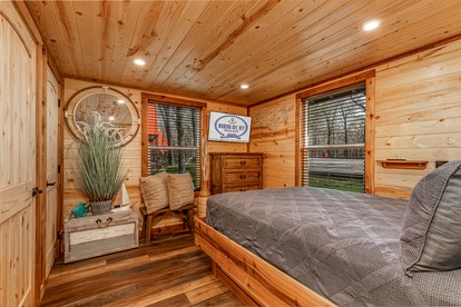 Luminous Wooden Cabin Suitable for Six in Oklahoma - Photo 3