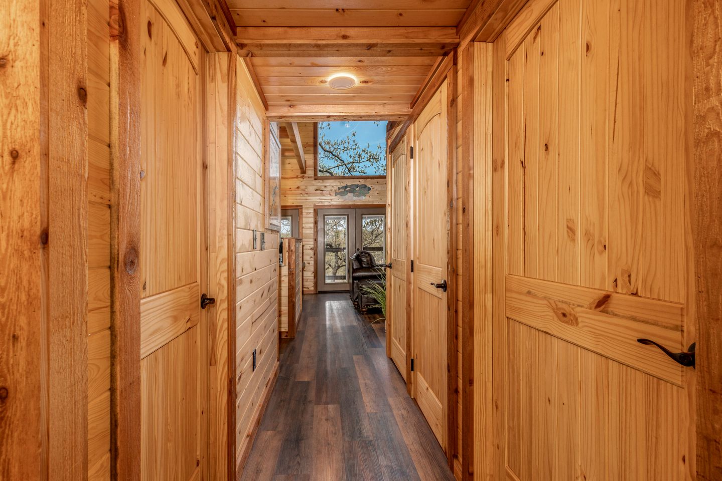 Luminous Wooden Cabin Suitable for Six in Oklahoma