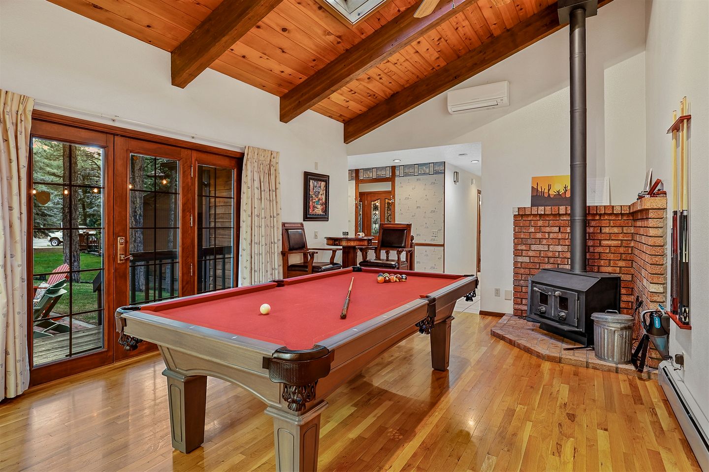 Cozy Spacious Cabin with Pool Table for an Unforgettable Family Escape in Flagstaff, Arizona