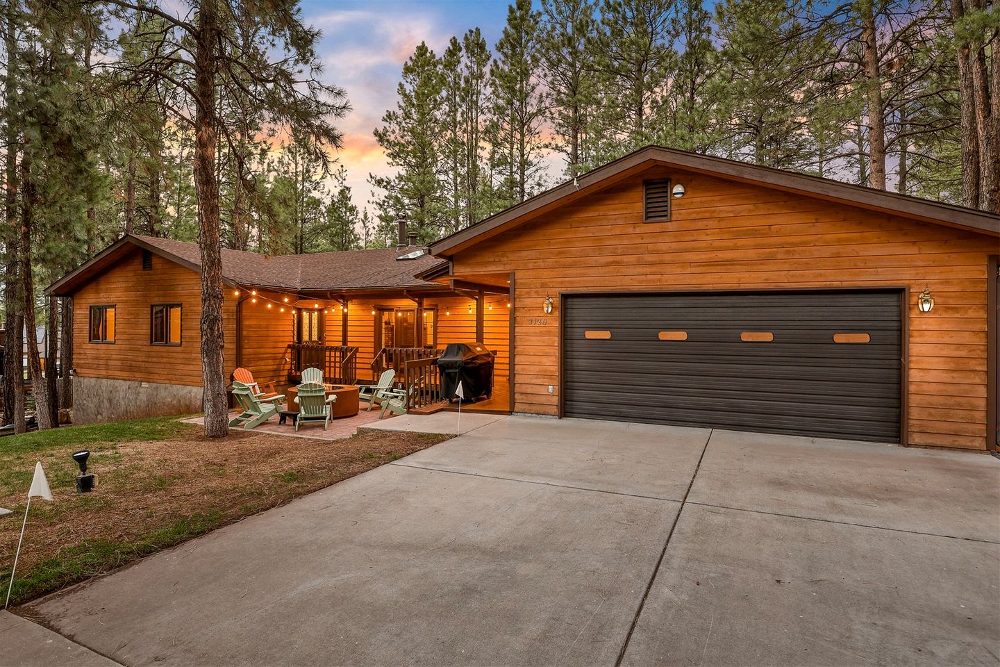 Cozy Spacious Cabin with Pool Table for an Unforgettable Family Escape in Flagstaff, Arizona