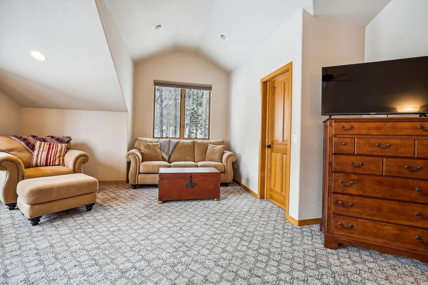 Cozy and Fully-Equpiied Cabin Ideal For a Family Trip to the Snowy Ski Slopes of Frisco, Colorado