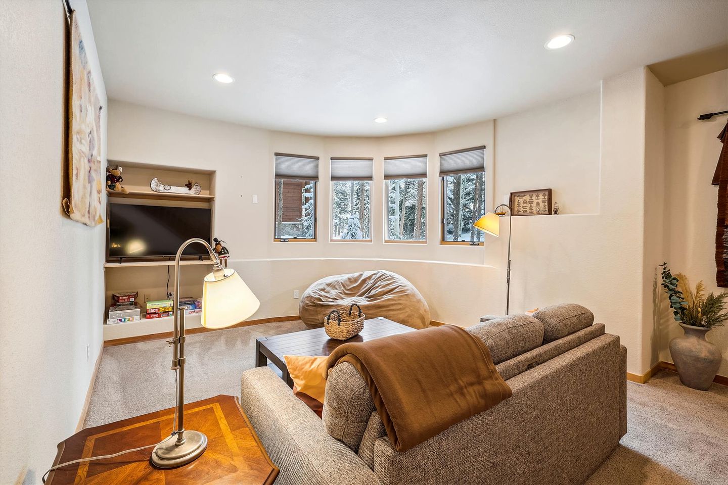 Cozy and Fully-Equpiied Cabin Ideal For a Family Trip to the Snowy Ski Slopes of Frisco, Colorado