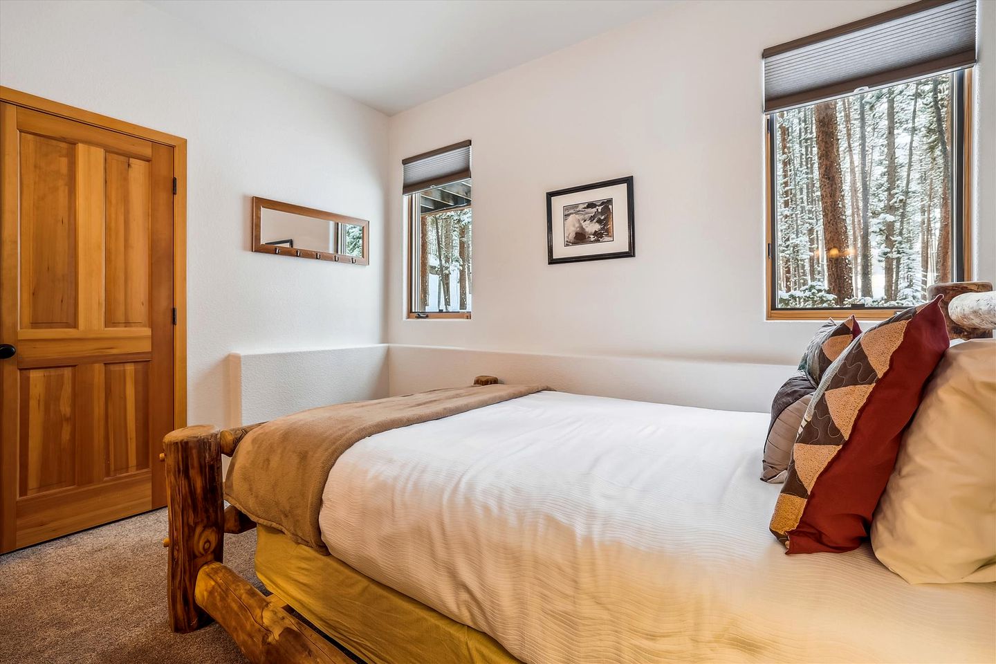 Cozy and Fully-Equpiied Cabin Ideal For a Family Trip to the Snowy Ski Slopes of Frisco, Colorado