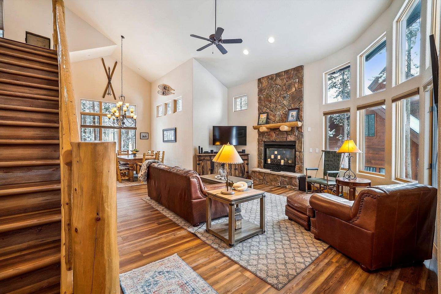 Cozy and Fully-Equpiied Cabin Ideal For a Family Trip to the Snowy Ski Slopes of Frisco, Colorado