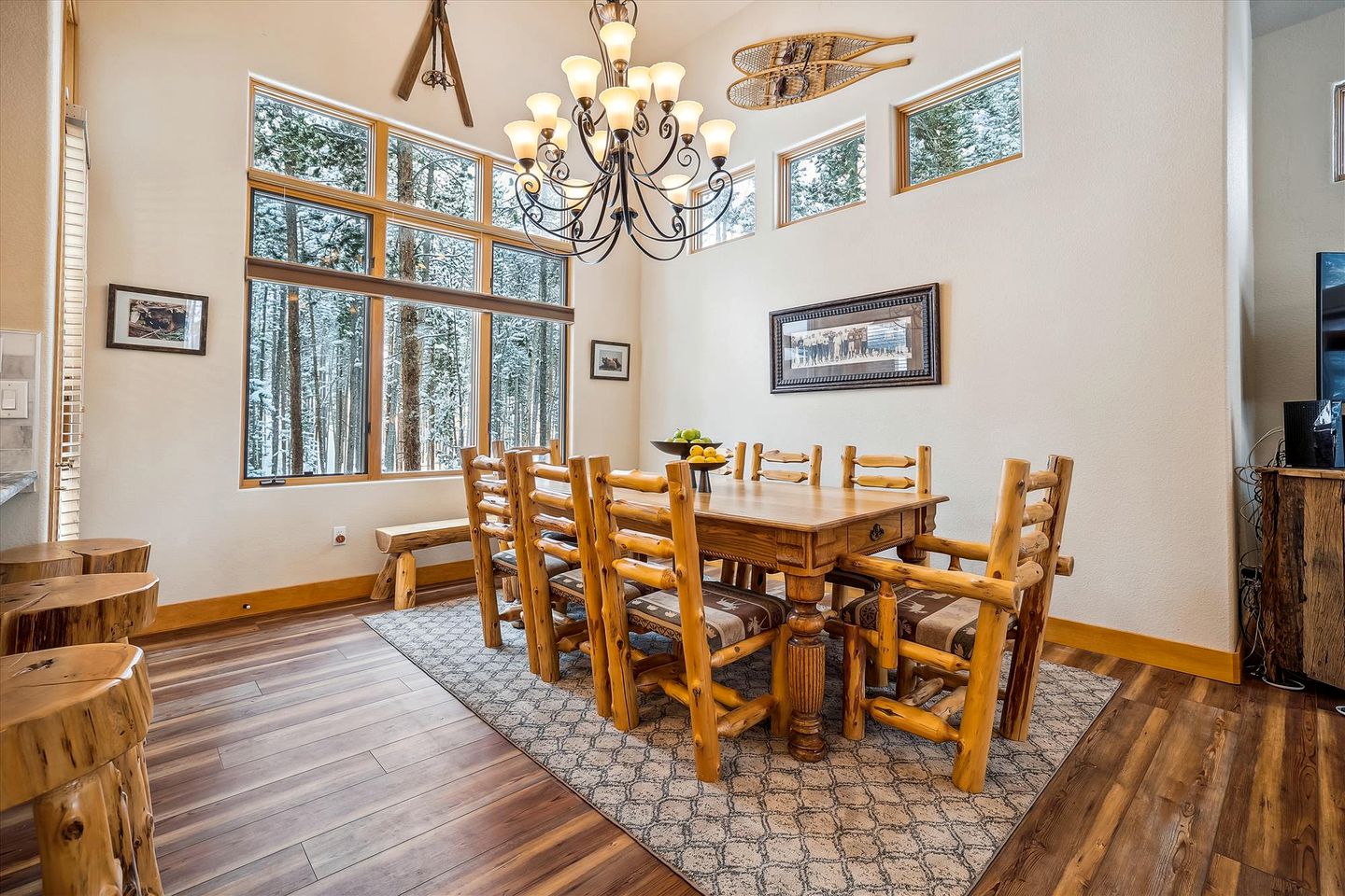 Cozy and Fully-Equpiied Cabin Ideal For a Family Trip to the Snowy Ski Slopes of Frisco, Colorado