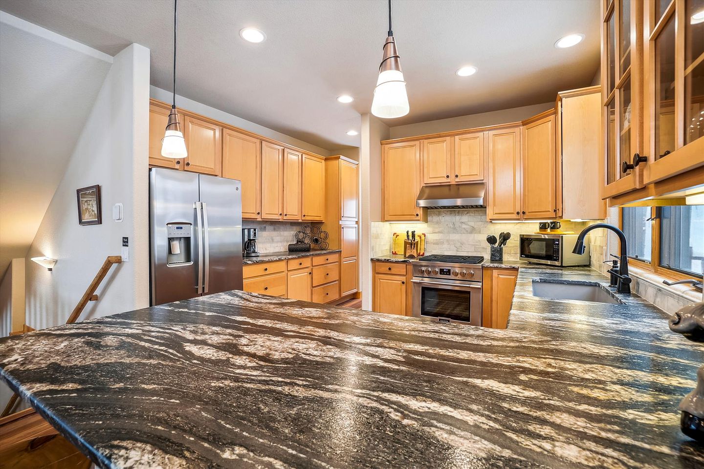 Cozy and Fully-Equpiied Cabin Ideal For a Family Trip to the Snowy Ski Slopes of Frisco, Colorado