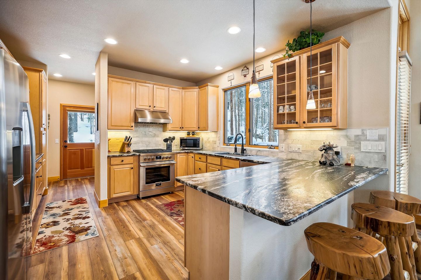 Cozy and Fully-Equpiied Cabin Ideal For a Family Trip to the Snowy Ski Slopes of Frisco, Colorado
