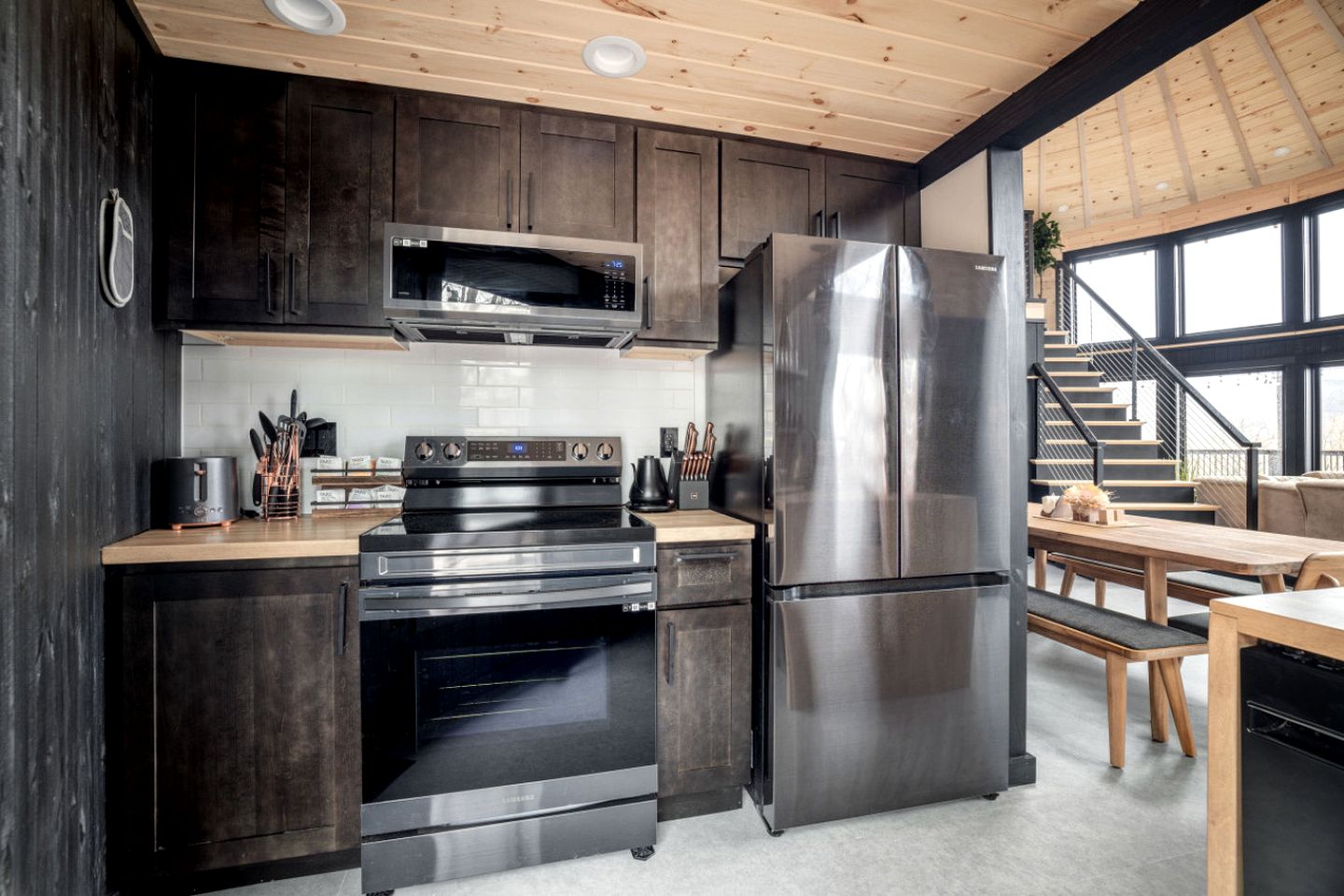 Luxury Luray Yurt Retreat with Private Pond & Hot Tub Near Shenandoah National Park, Luray, VA