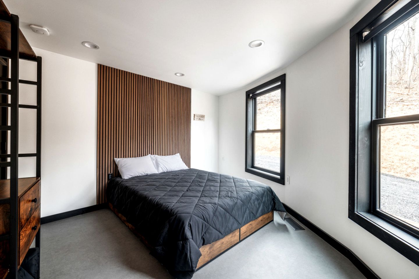 Luxury Luray Yurt Retreat with Private Pond & Hot Tub Near Shenandoah National Park, Luray, VA