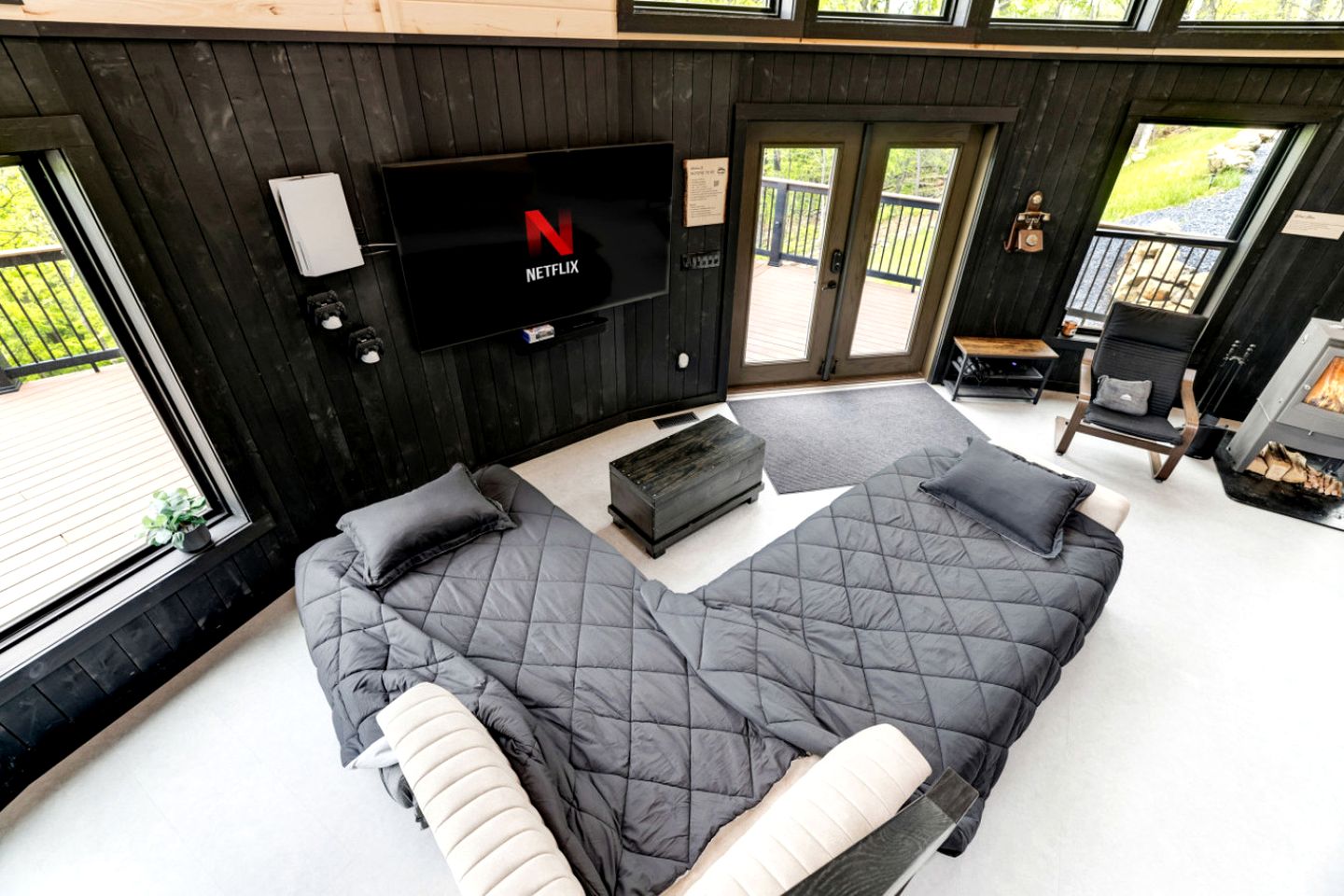 Luxury Luray Yurt Retreat with Private Pond & Hot Tub Near Shenandoah National Park, Luray, VA