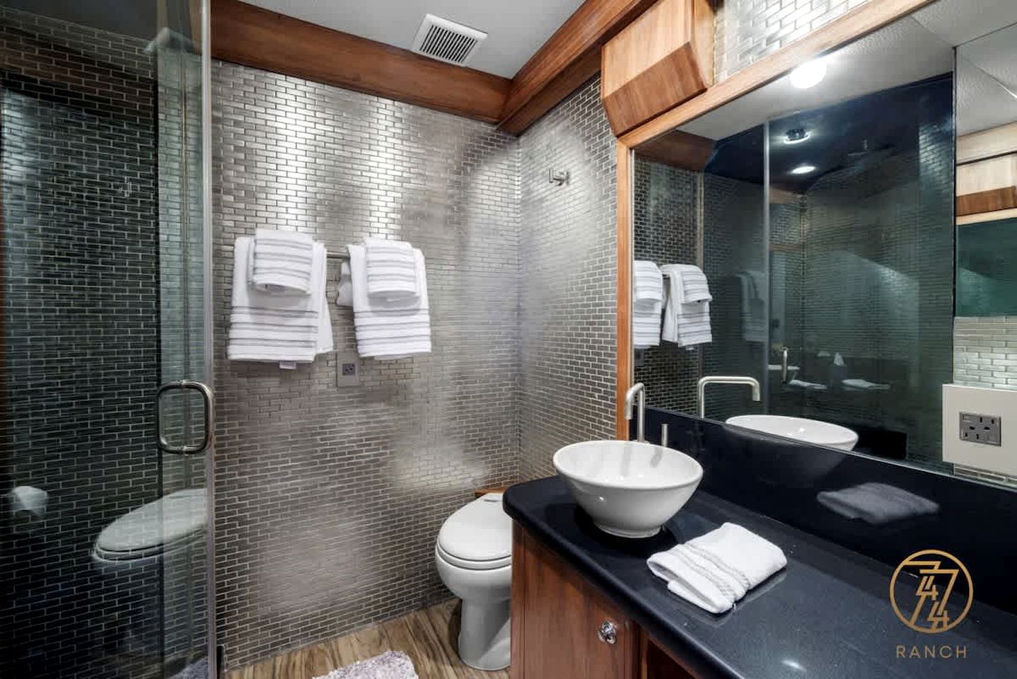 Lush Secluded Villa Oasis near Lake Walter E. Long in Texas