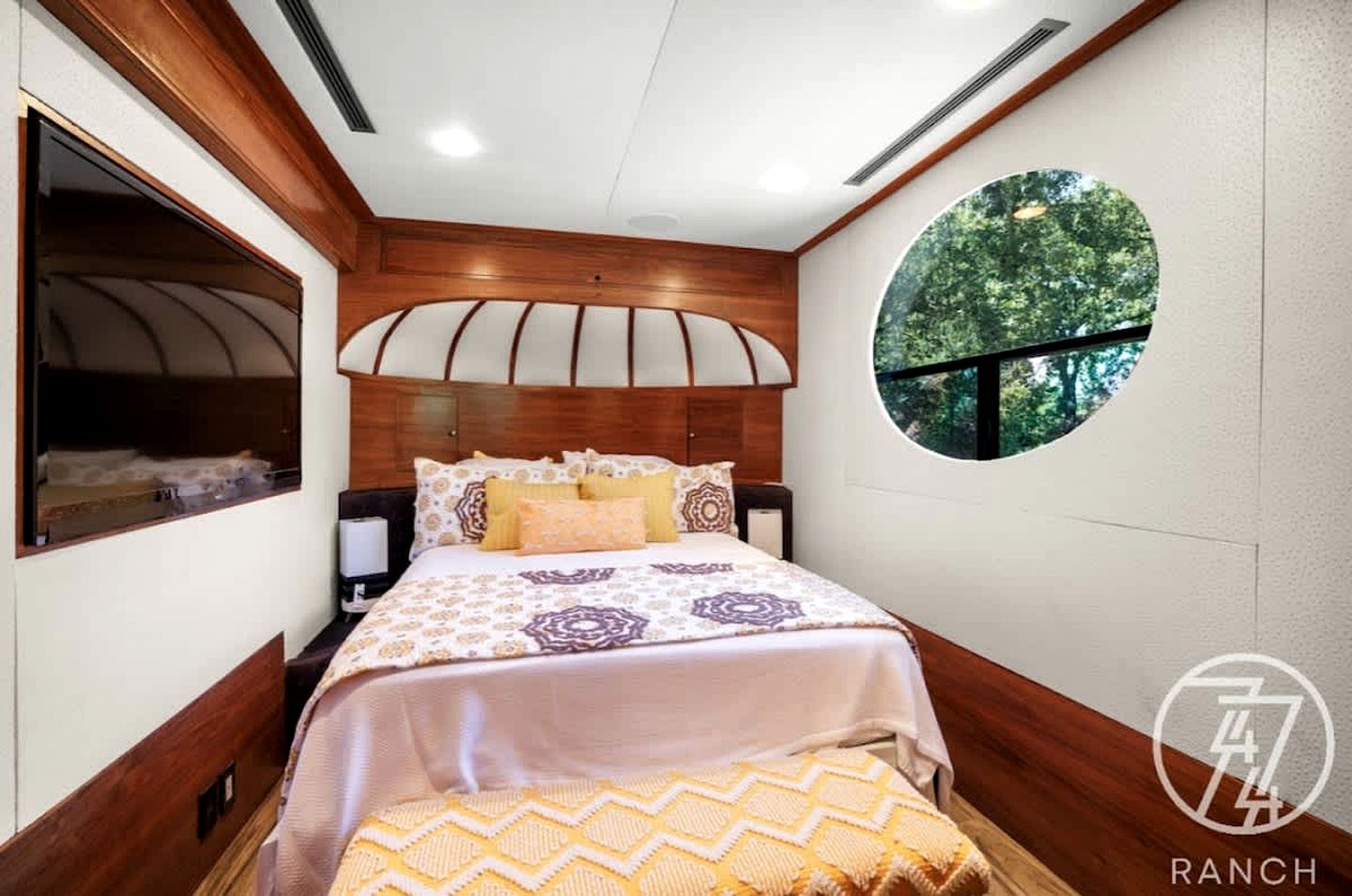 Lush Secluded Villa Oasis near Lake Walter E. Long in Texas