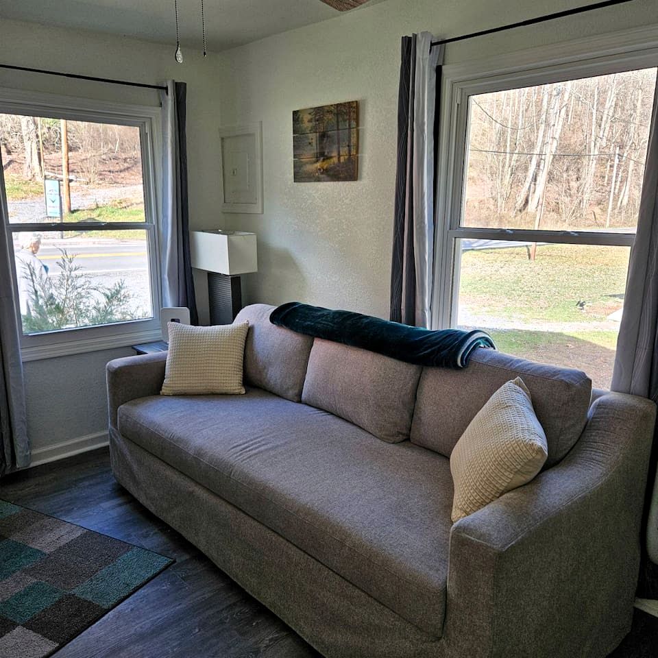 Cute Cozy Cottage by the Pipestream Creek and Close to Pipestream State Park in West Virginia
