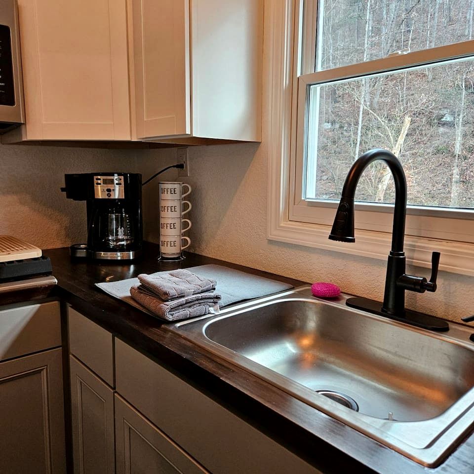 Cute Cozy Cottage by the Pipestream Creek and Close to Pipestream State Park in West Virginia