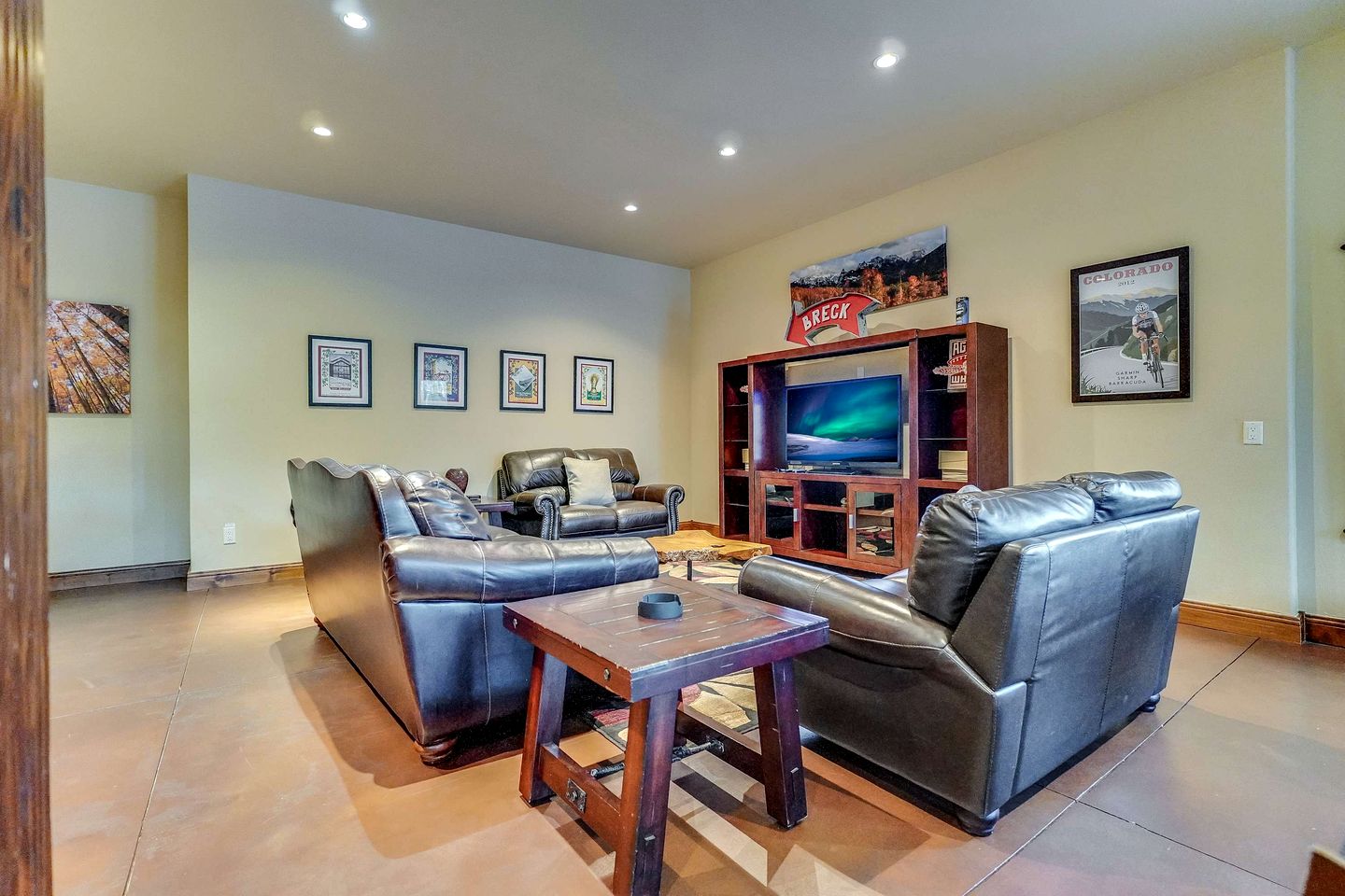 Luxurious Cabin with Game Room and Hot Tub in the Heart of the Rockies in Breckenridge, Colorado