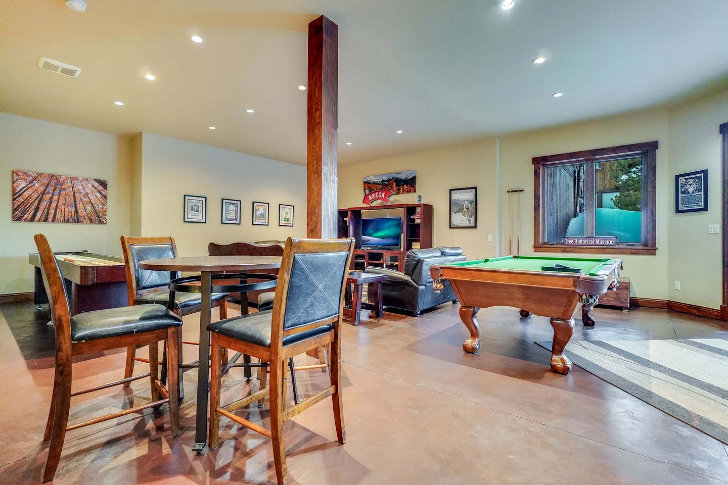 Luxurious Cabin with Game Room and Hot Tub in the Heart of the Rockies in Breckenridge, Colorado
