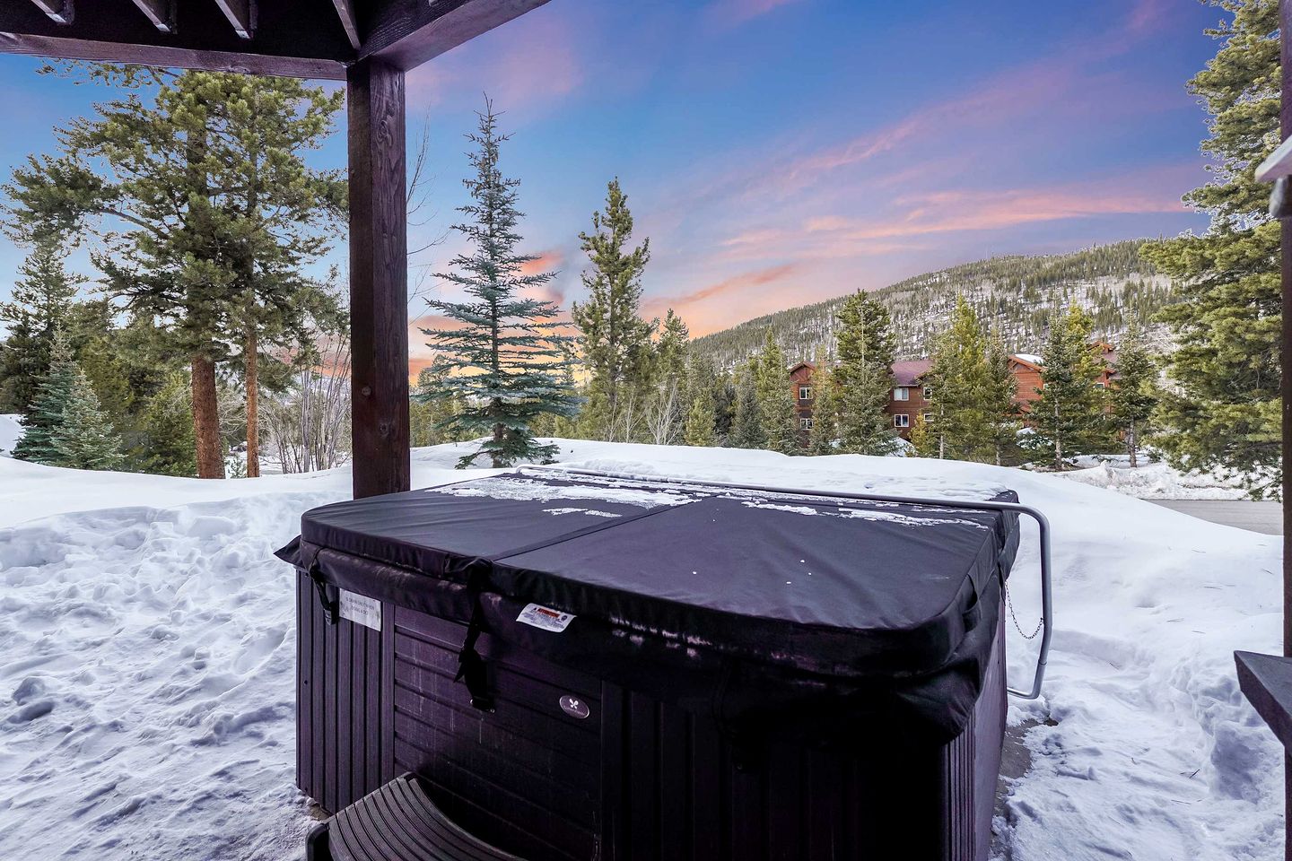 Luxurious Cabin with Game Room and Hot Tub in the Heart of the Rockies in Breckenridge, Colorado
