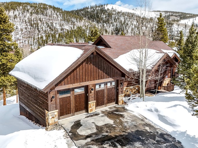 Luxurious Cabin with Game Room and Hot Tub in the Heart of the Rockies in Breckenridge, Colorado