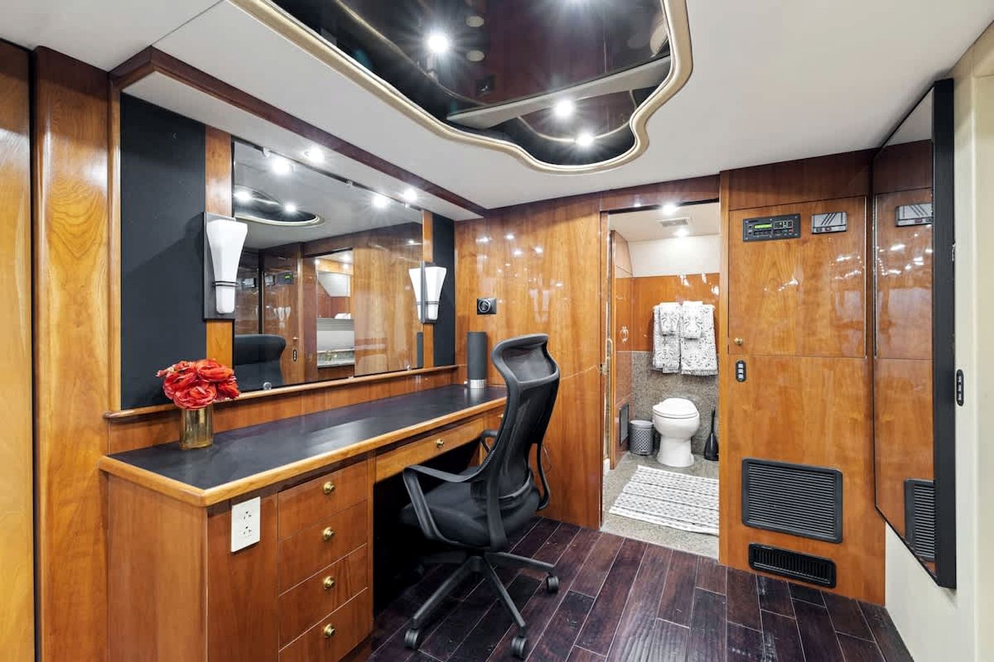 Opulent Luxury Villa Haven near Lake Walter E. Long in Texas