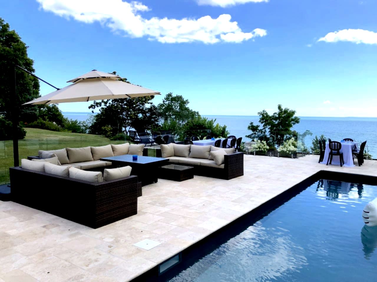 Cliffside Lakeview Villa with Saltwater Pool, Hot Tub & Epic Sunsets in Ontario, Canada