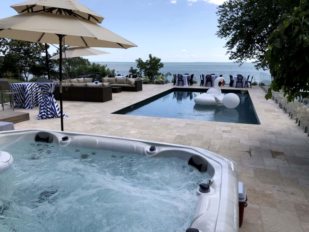 Cliffside Lakeview Villa with Saltwater Pool, Hot Tub & Epic Sunsets in Ontario, Canada