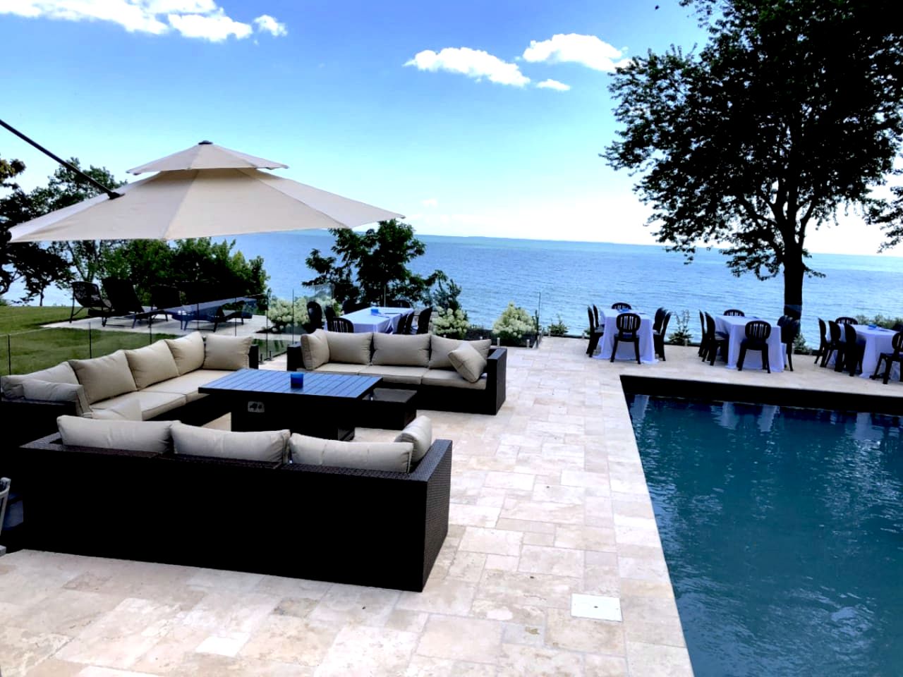 Cliffside Lakeview Villa with Saltwater Pool, Hot Tub & Epic Sunsets in Ontario, Canada