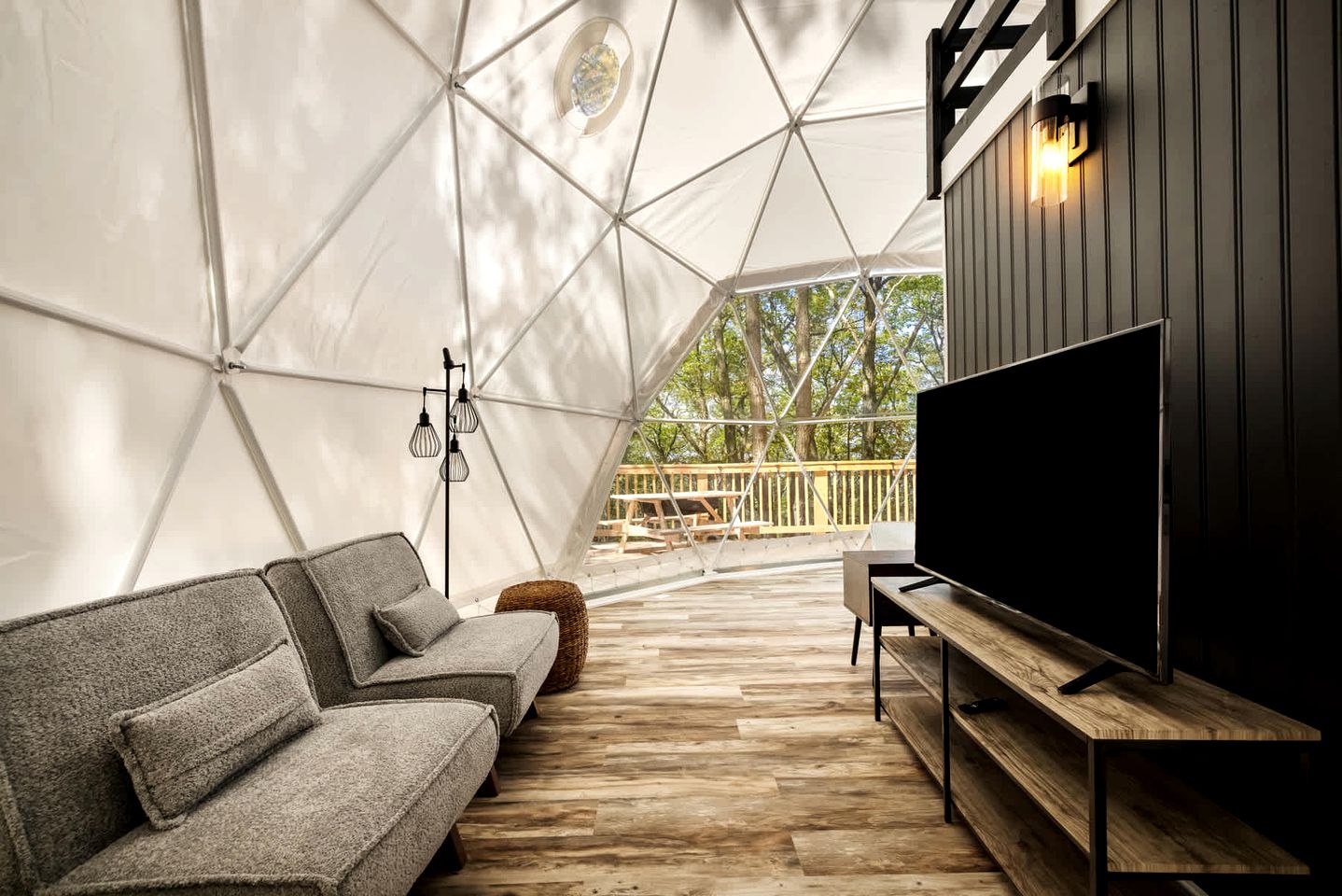 Outstanding Dome with Fire Pit and Hot-tub in Capon Bridge, West Virginia