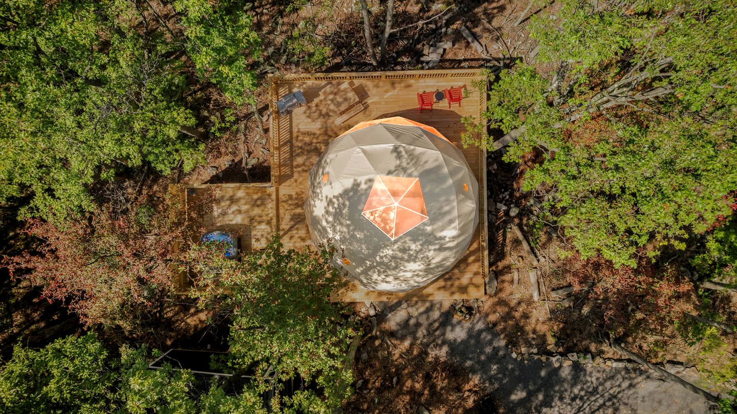 Outstanding Dome with Fire Pit and Hot-tub in Capon Bridge, West Virginia