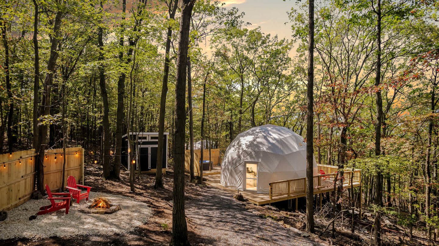 Outstanding Dome with Fire Pit and Hot-tub in Capon Bridge, West Virginia