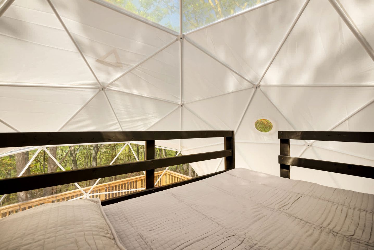 Outstanding Dome with Fire Pit and Hot-tub in Capon Bridge, West Virginia