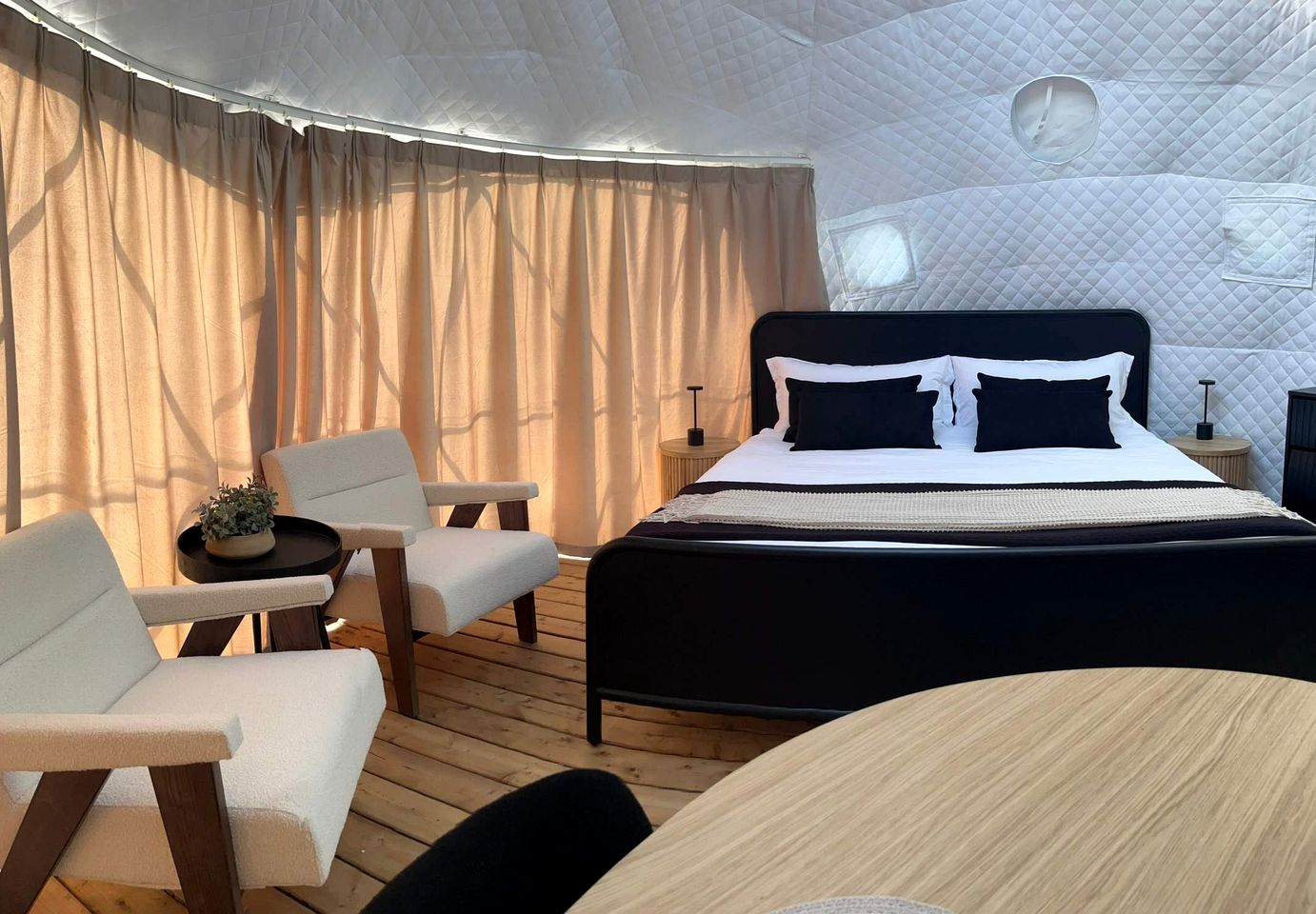 Luxurious Nordic Geodome with Stargazing Skylight near The Grotto in Tobermory, Ontario