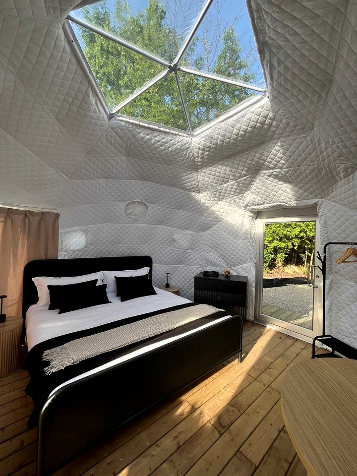 Luxurious Nordic Geodome with Stargazing Skylight near The Grotto in Tobermory, Ontario
