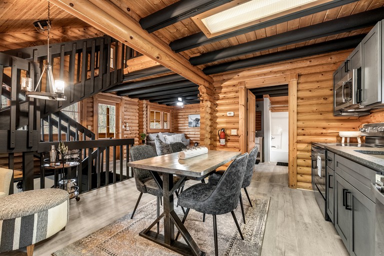 Cabins (United States of America, Pittman Center, Tennessee)