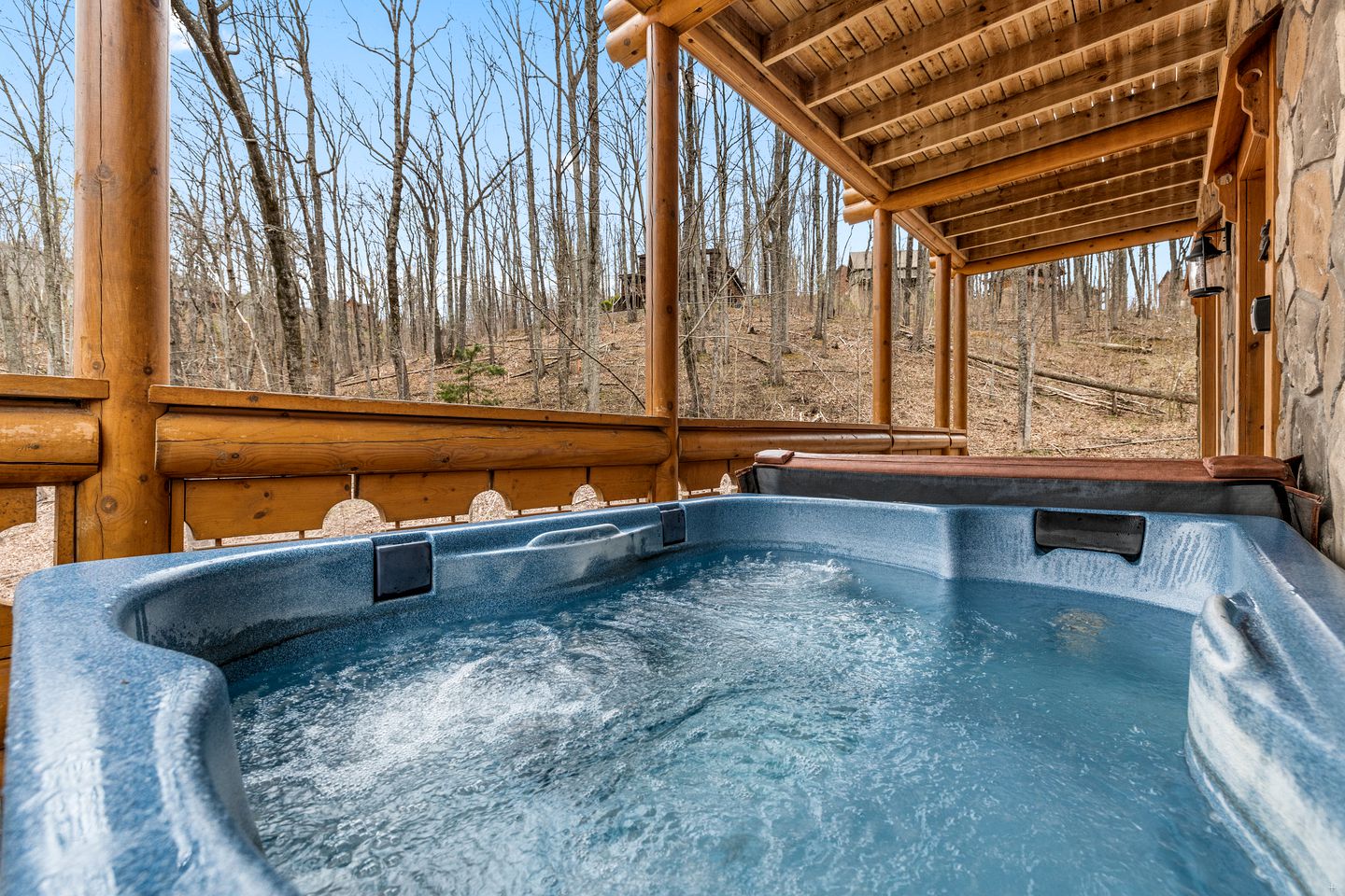 Fantastic Cabin with Hot-tub and Gorgeous Sights in Pittman Center, Tennessee